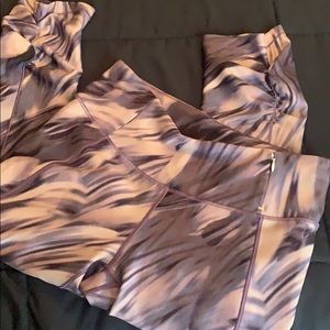 Adorable Calia purple swirl leggings
